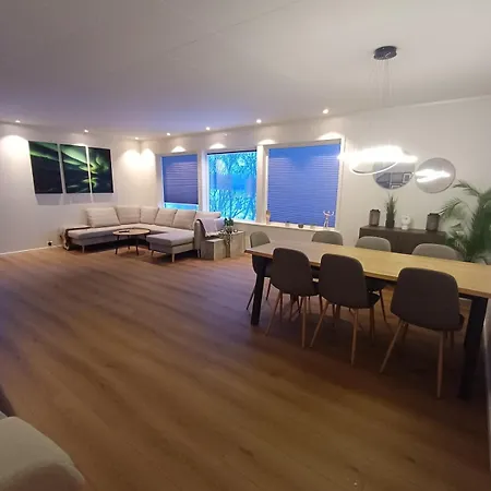 Private 4 Bedroom Getaway In Lofoten Vestvagoy