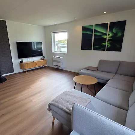 Private 4 Bedroom Getaway In Lofoten Holiday home